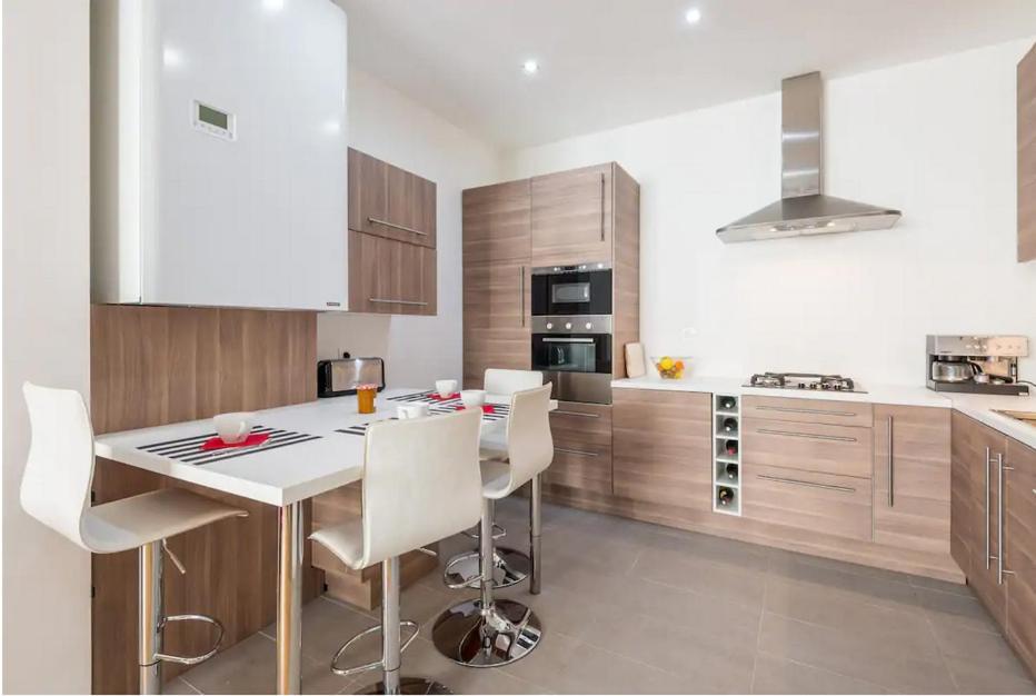 Appartement La Bonneterie Grand Part Dieu De Charme Pour 8 Personnes Lyon