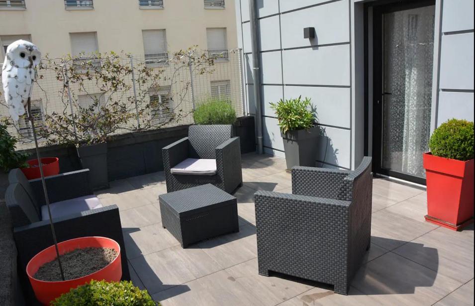 Apartment La Bonneterie Grand Part Dieu De Charme Pour 8 Personnes *