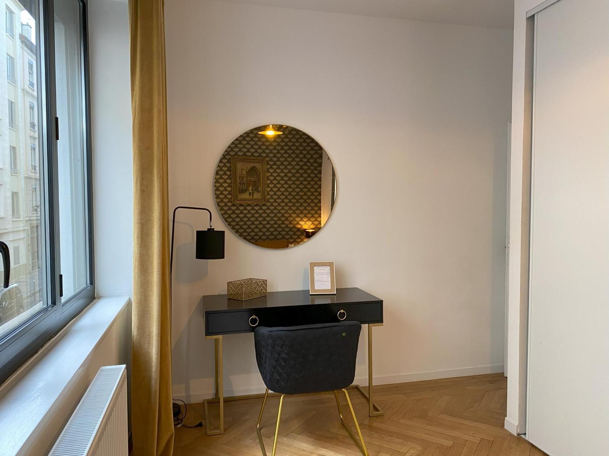 Apartment La Bonneterie Grand Part Dieu De Charme Pour 8 Personnes